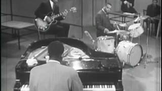 Video thumbnail of "Memphis Slim & Matt Murphy - Matt's Guitar Blues"