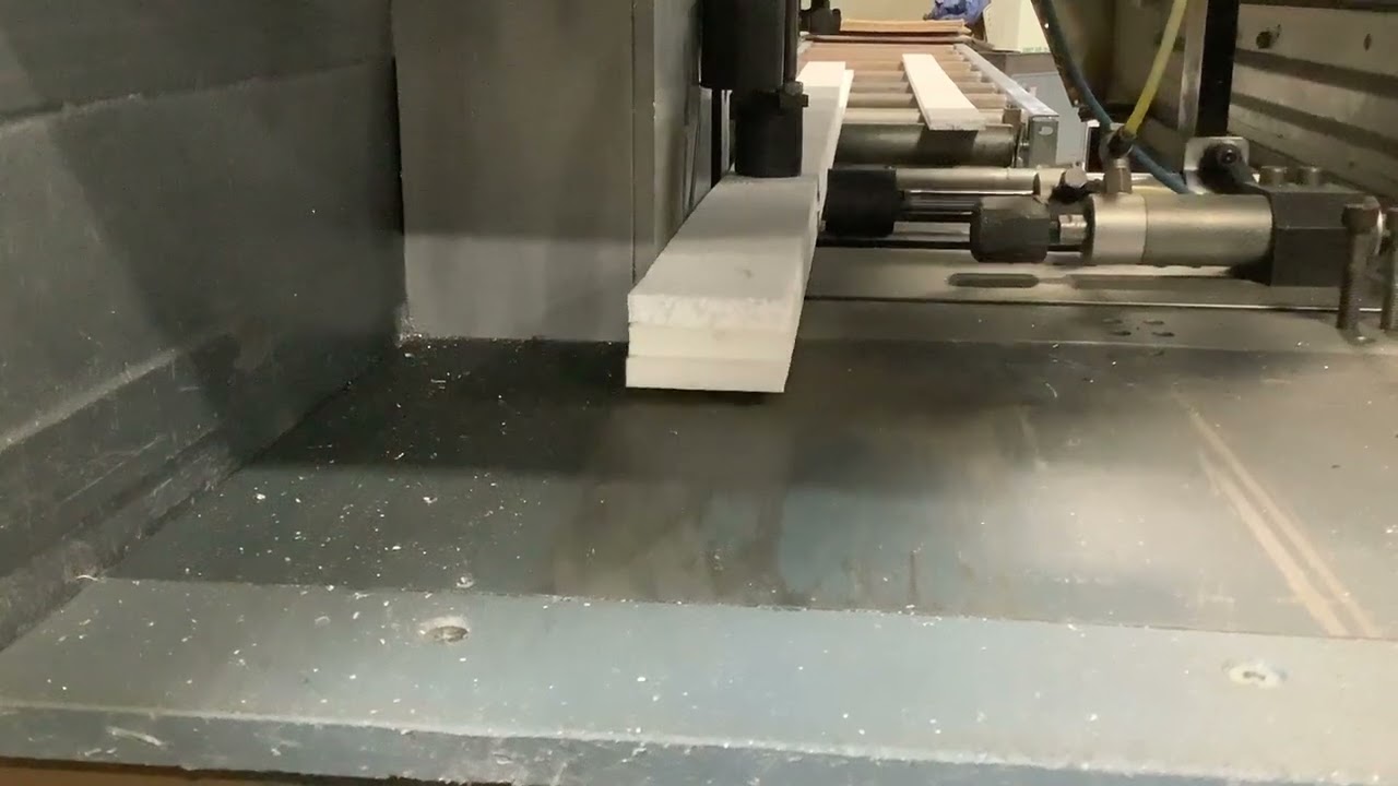 Elumatec SA 142/35 – High-Performance Automatic Up-Cut Saw for Aluminum & PVC Profiles