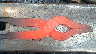 Making blacksmithing tongs.
Scrap metal replica 17.
In this video, I show how to forge Viking age blacksmithing tongs based on archeological finds from Haithabu. I used very good quality wrought iron (old wagon tire).
Here I show how to forge tongs from Truso:
https://youtu.be/CjTXdLclsTA Making blacksmithing tongs.