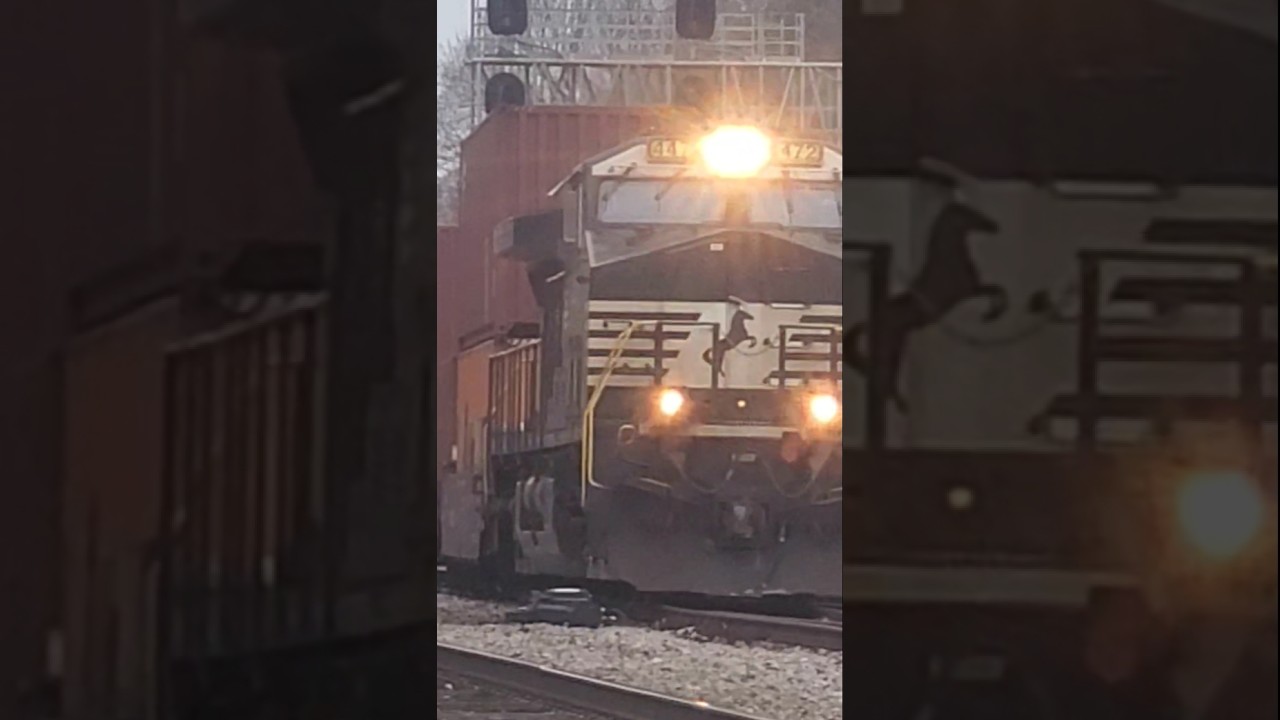 NS 4472 leads NS 278 across Portlock Road #norfolksouthern #recorderoftrains #railfan #train