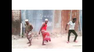 Angalia wazee wamewekwa mikono juu mwendo wa mateka