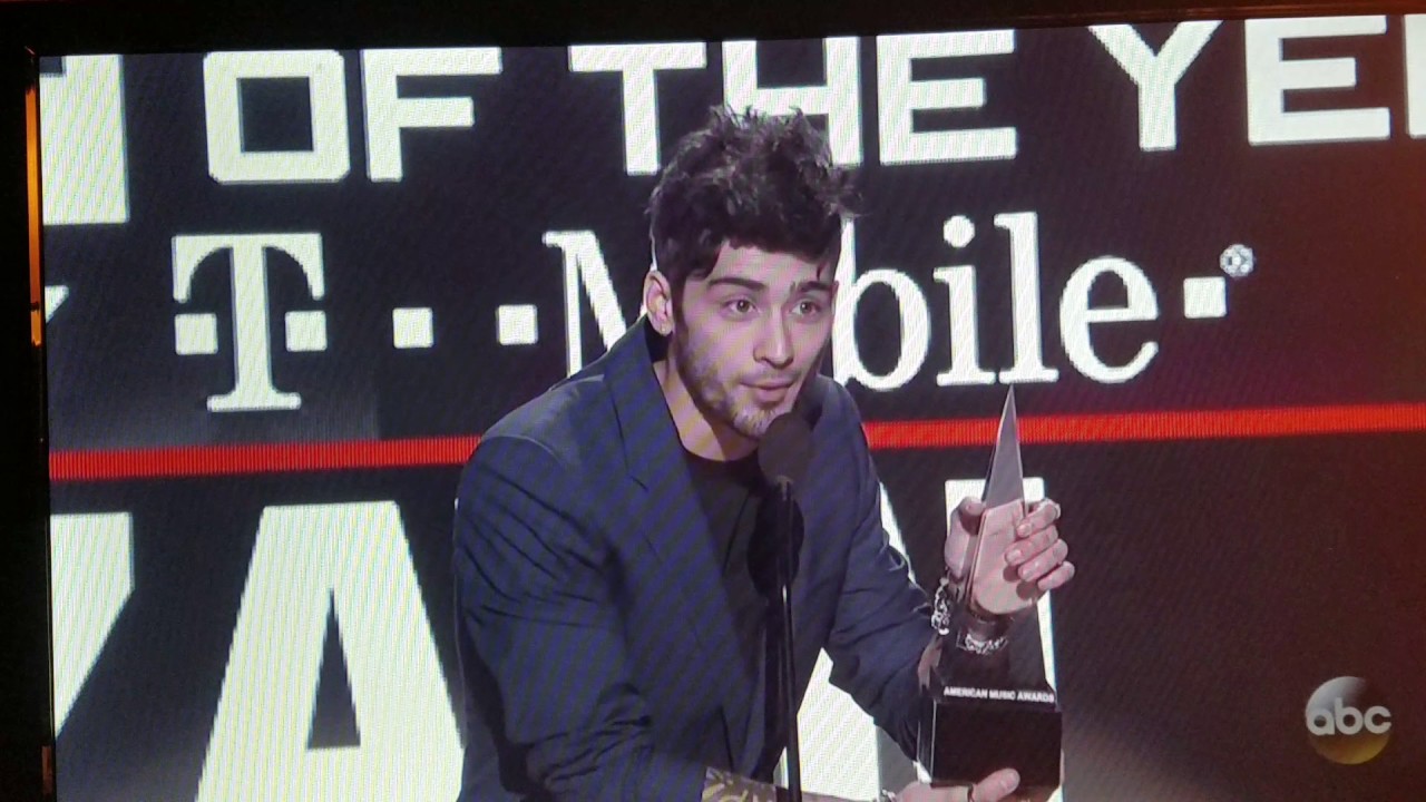 ZAYN WINS HIS FIRST AMA AWARD!!!