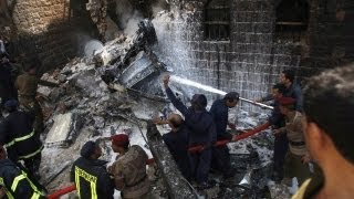 Yemen Askeri Uçak Çarşıya Düştü