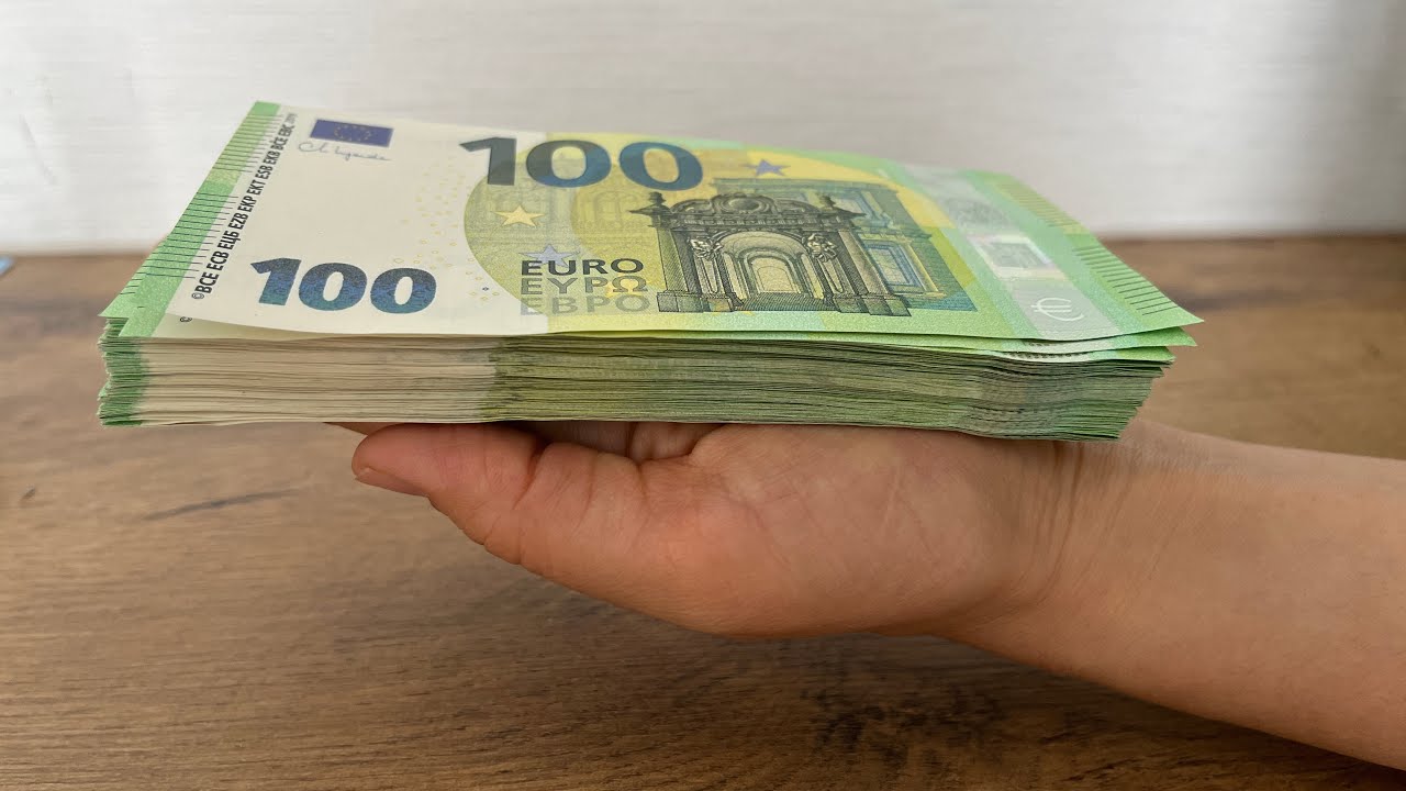 10-000-euro-in-one-hand-youtube