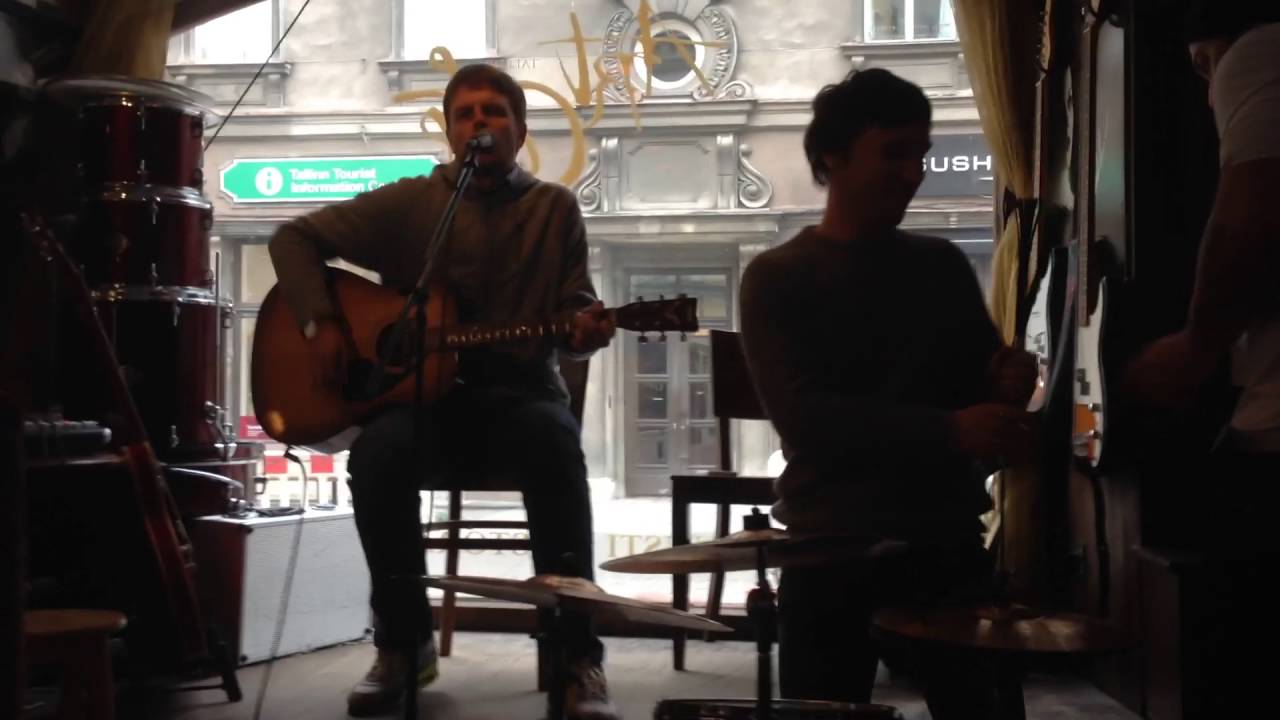 Crazy Russians make music in ArtCafe (Tallinn) - cover Rhythm Inside by Loïc Nottet + White Swan