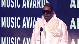 Busta Rhymes Presents the Award for Artist of the Year [52nd American Music Awards]