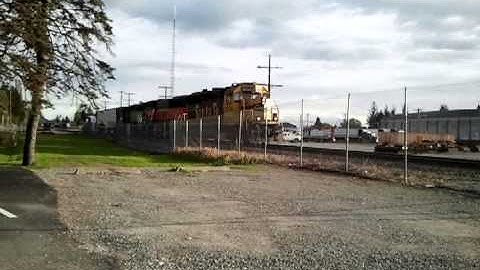 4-21-13 BNSF Local at Burlington, WA with GP40X, GP60B, and GP39E