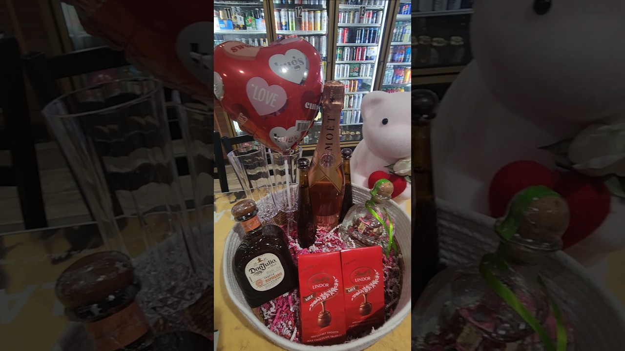 Valentine's gift 🎁 #shorts #youtubeshorts #funny #velentine_day #love
