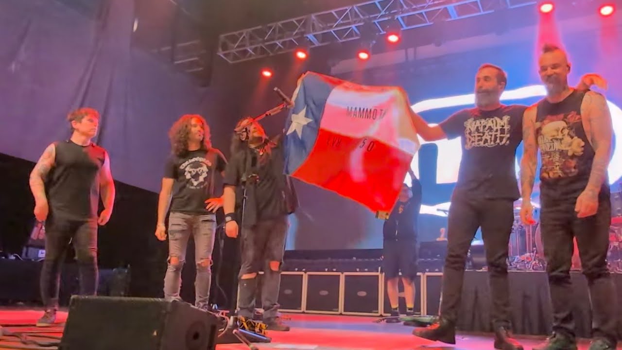 Mammoth perform The End at House of Blues in Houston, TX