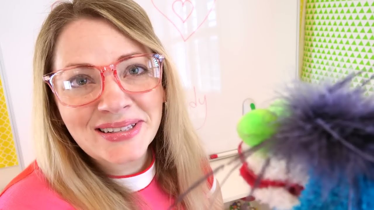 Scientist Talks To Fizzy What's Inside the Human Body