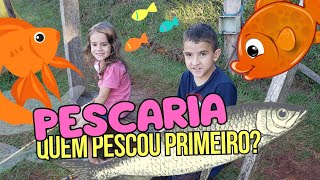 LÍVIA MARIA E GUI pescando muitos peixinhos Pescaria. Crianças pescando. Vídeo Infantil.