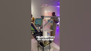 Teaching people how to screen print #screenprinting #art #screenprinting