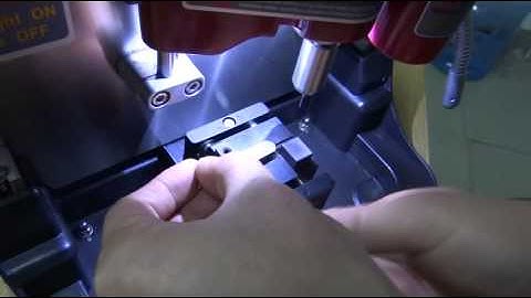Fixture Adjustment of 2014 Newest Automatic V8X6 Key Cutting Machine-www.thekeyprom8.com