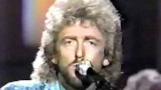 Keith Whitley-"I Never Go Around Mirrors" (duet with Allen Frizzell-Live, 1987) chords