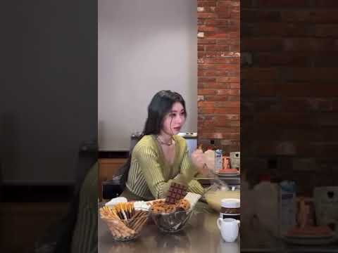 열심히 빵 만드는 있지 채령