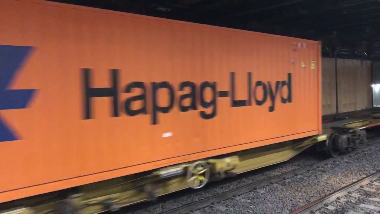 Automatic twistlock system on Container trains