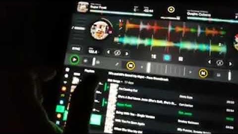DJay Pro AI Isolate vocals and beats in real-time