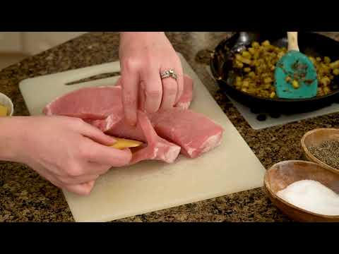 فيديو: كيفية عمل لفائف لحم الخنزير مع حشوة الجبن