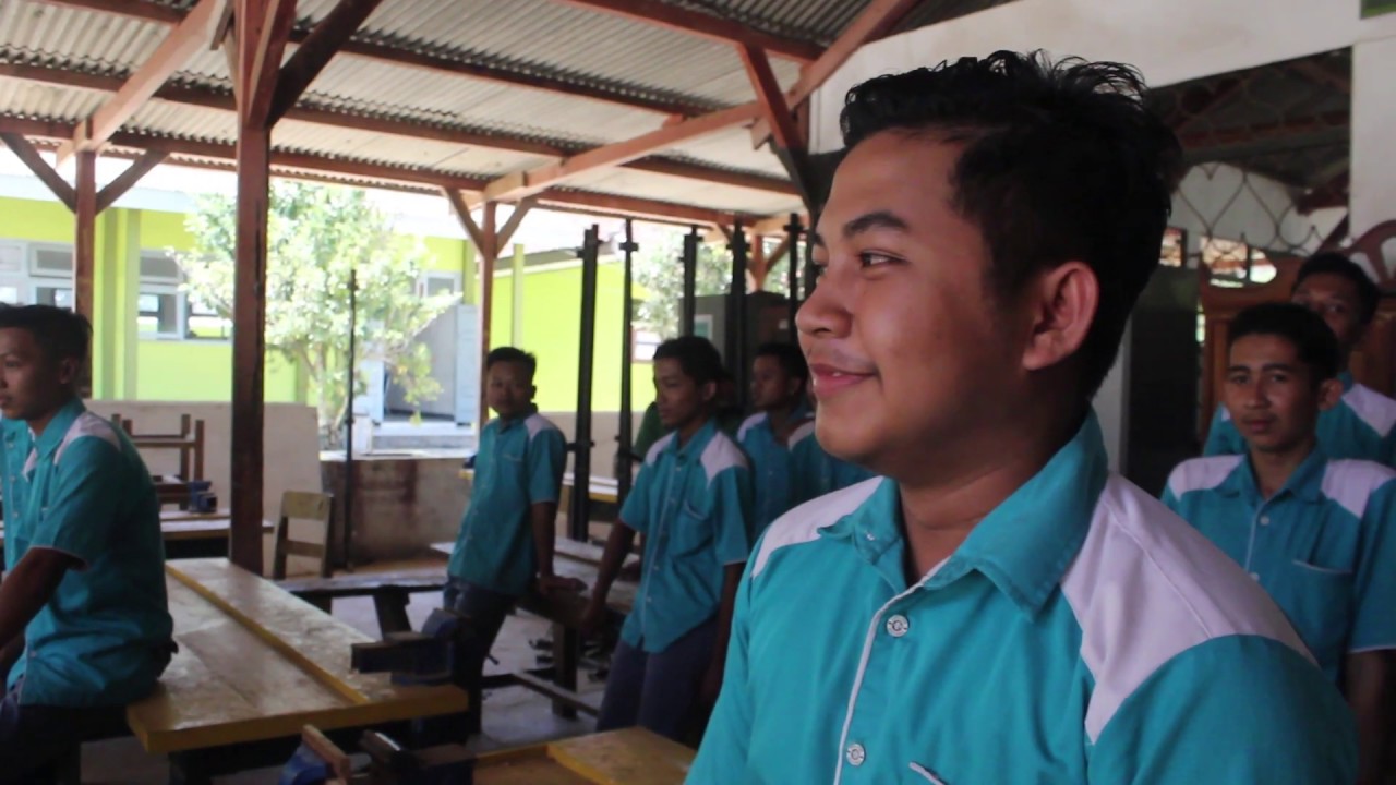 PROFIL KOMLI KRIYA KREATIF KAYU DAN ROTAN SMKN 1 PACITAN  (#2019)