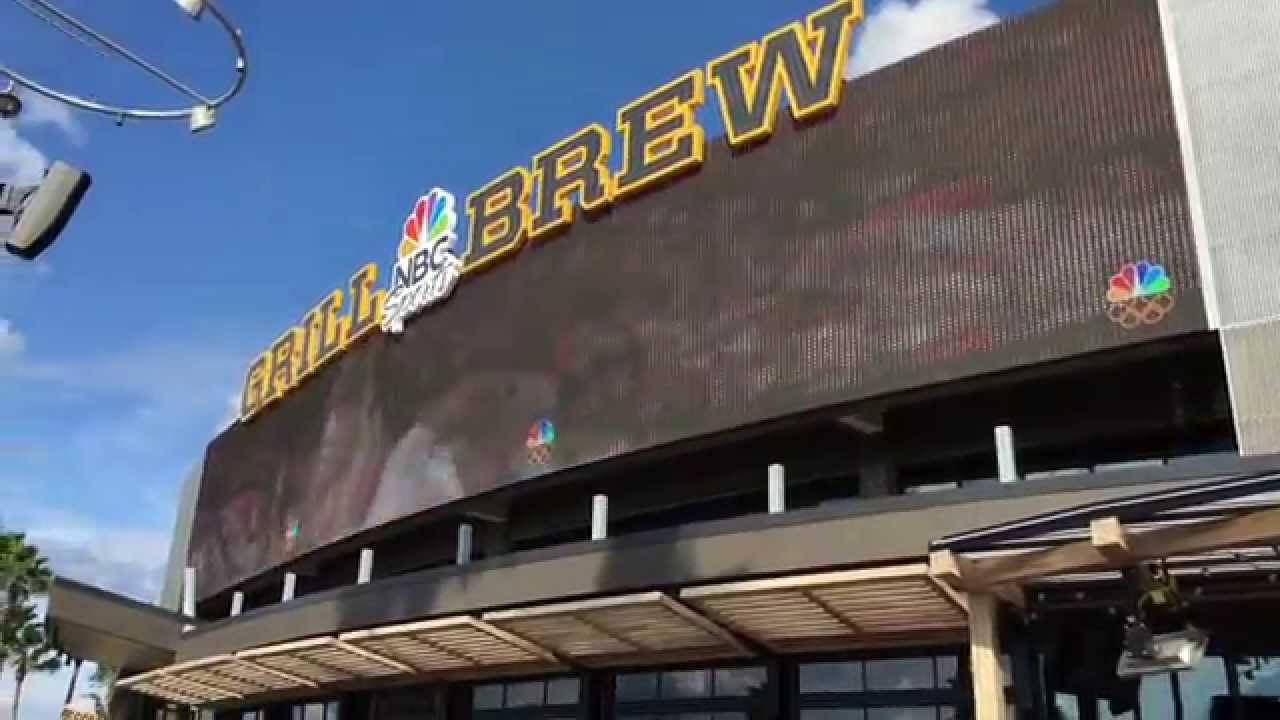 Universal CityWalk NBC Sports Grill and Brew Full Overview in 4K