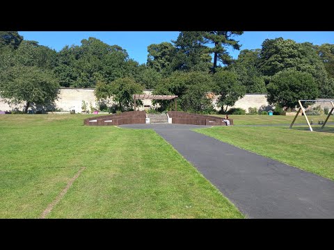 Walking with Tamson, episode 87. The Walled Garden tour with John