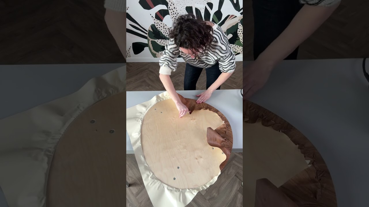 Rénovation d'une table gigogne avec l'adhésif effet bois de chêne traditionnel 🪵❤️