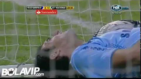 Quality one-step free-kick: Fernando Mosquera (Atl...