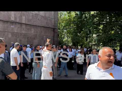 Դավաճան հողատունե՛ր. միջադեպ՝ Փաշինյանի աջակիցների և երիտասարդ կնոջ միջև