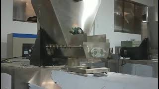 Frying corn triangle chips making machine