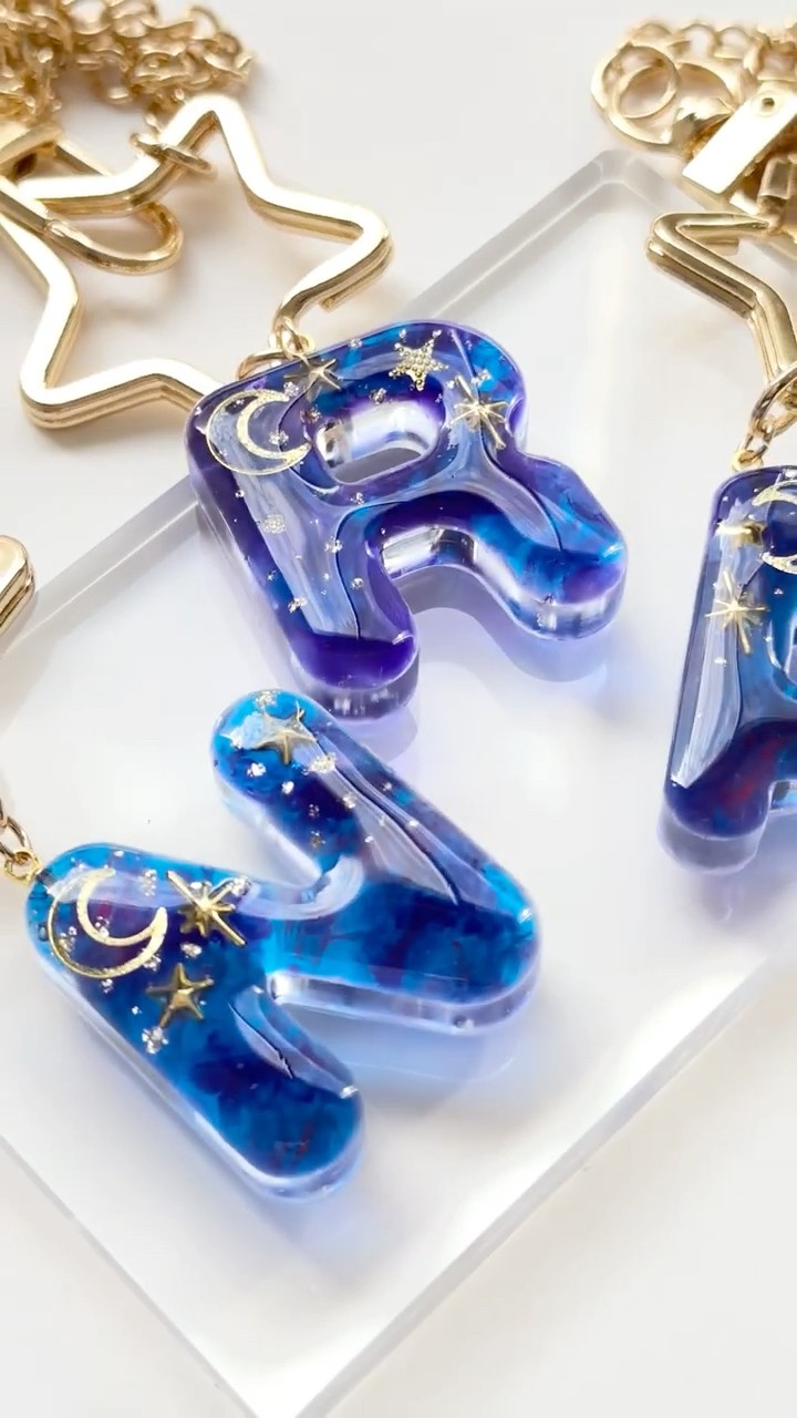 レジン】夜空なイニシャルキーホルダー作ってみた！How to make