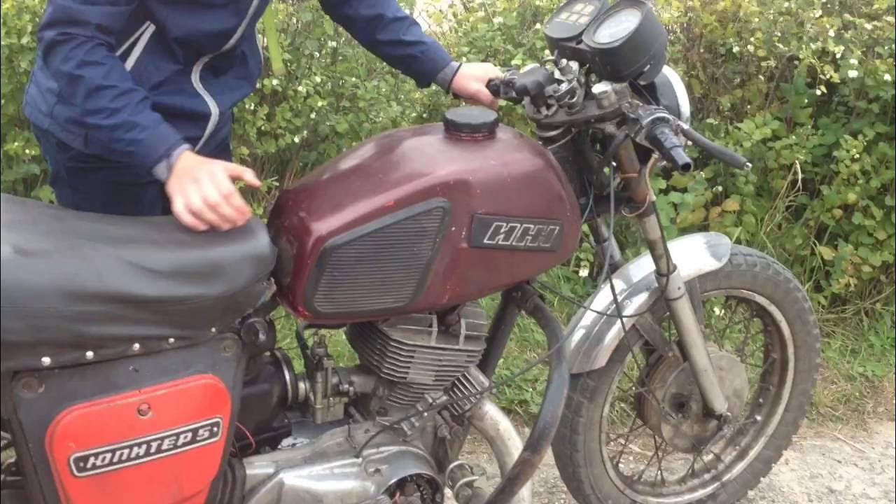 Иж лягнул. Покатушки на иж юпитер 4 и 5. Иж планета 4. Заводит мотоцикл. Заводка мотоцикла.