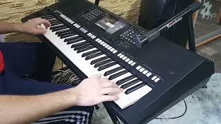 : Yamaha psr s775   