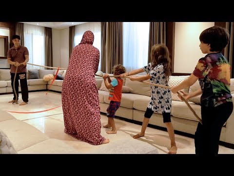 العائلة ضد الأب في سحب الحبل