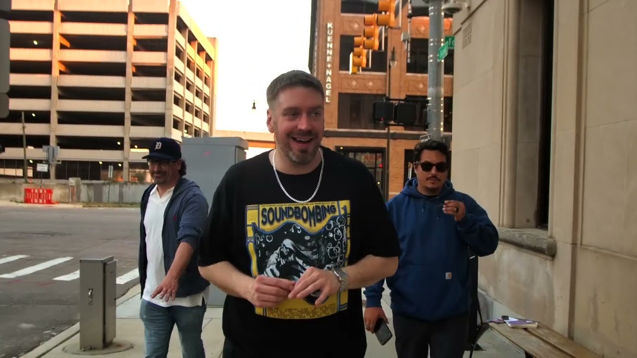 Foul Mouth - INTRO (Everybody Goes Crazy Once)