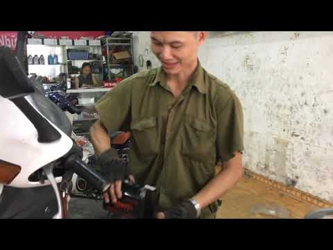 Video Cách thay bình ắc qui xe Spacy 125 /Honda - youtube