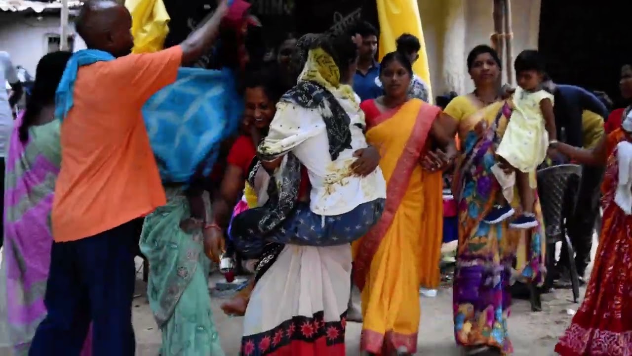 mere liye saree mil rha nachvate time.. 😀