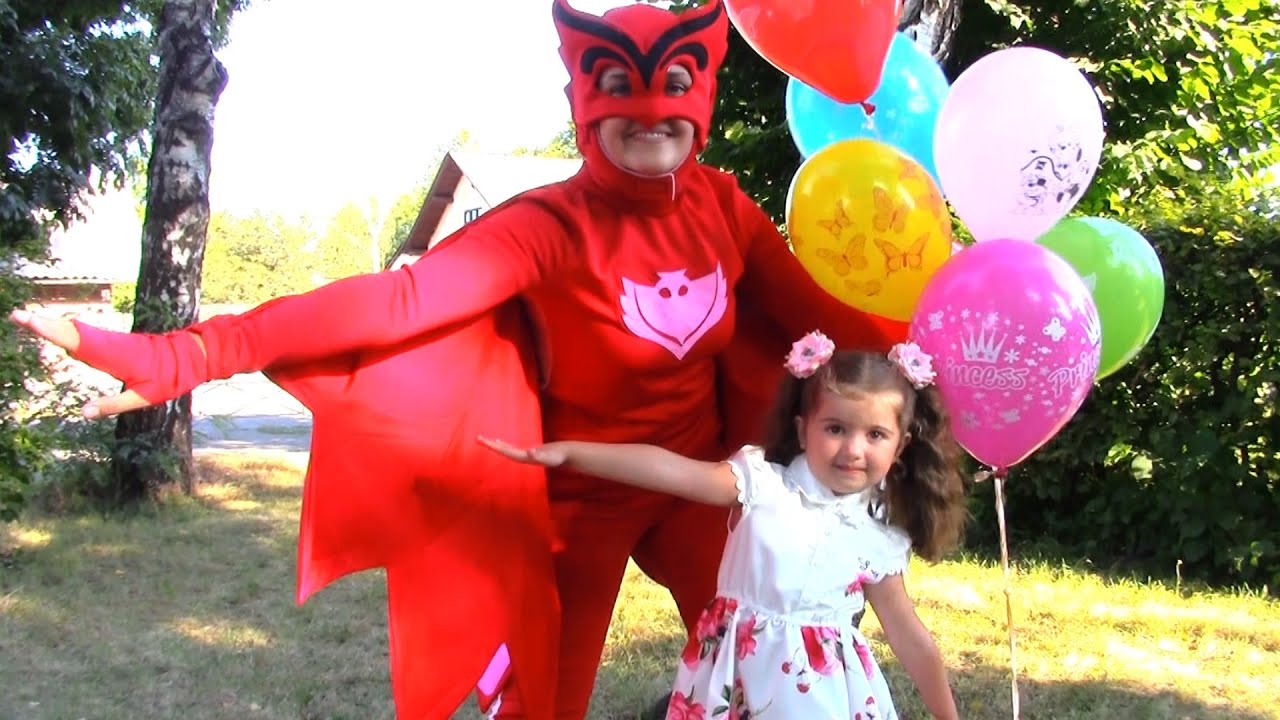 День Рождения Николь. Алет герой из мультфильма поздравляет Николь