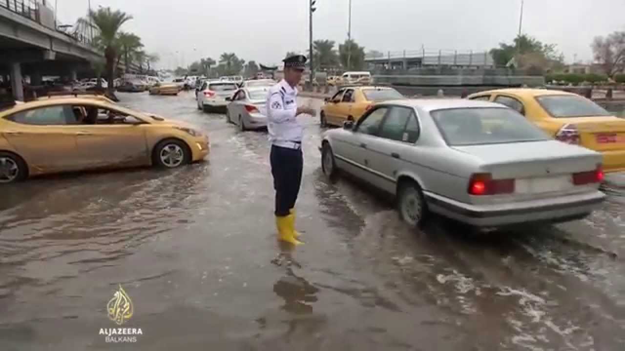 العراقيون يحمّلون السلطات مسؤولية الفيضانات