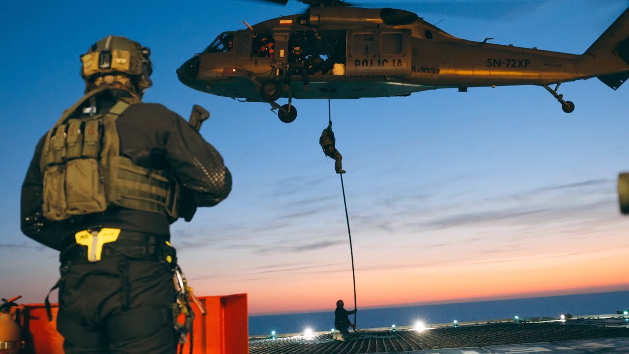 Policyjni kontrterroryści i lotnicy ćwiczyli nad Bałtykiem @PolskaPolicja