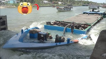 Những chiếc sà lan quá tải tăng tốc vượt cống kịch tính vô cùng 