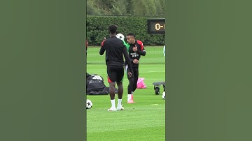 Ethan Nwaneri shows the senior players how it