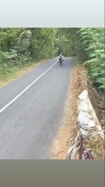 Kompetisi Extream Berakhir Kecelakaan #prank #guyon #crash #skateboard #acident
