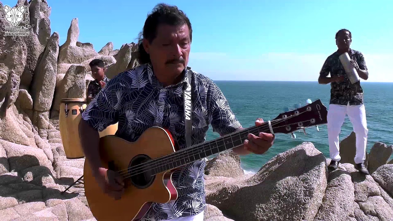 GRUPO LA CUMBRE - MI CABAÑITA ( VIDEO OFICIAL)