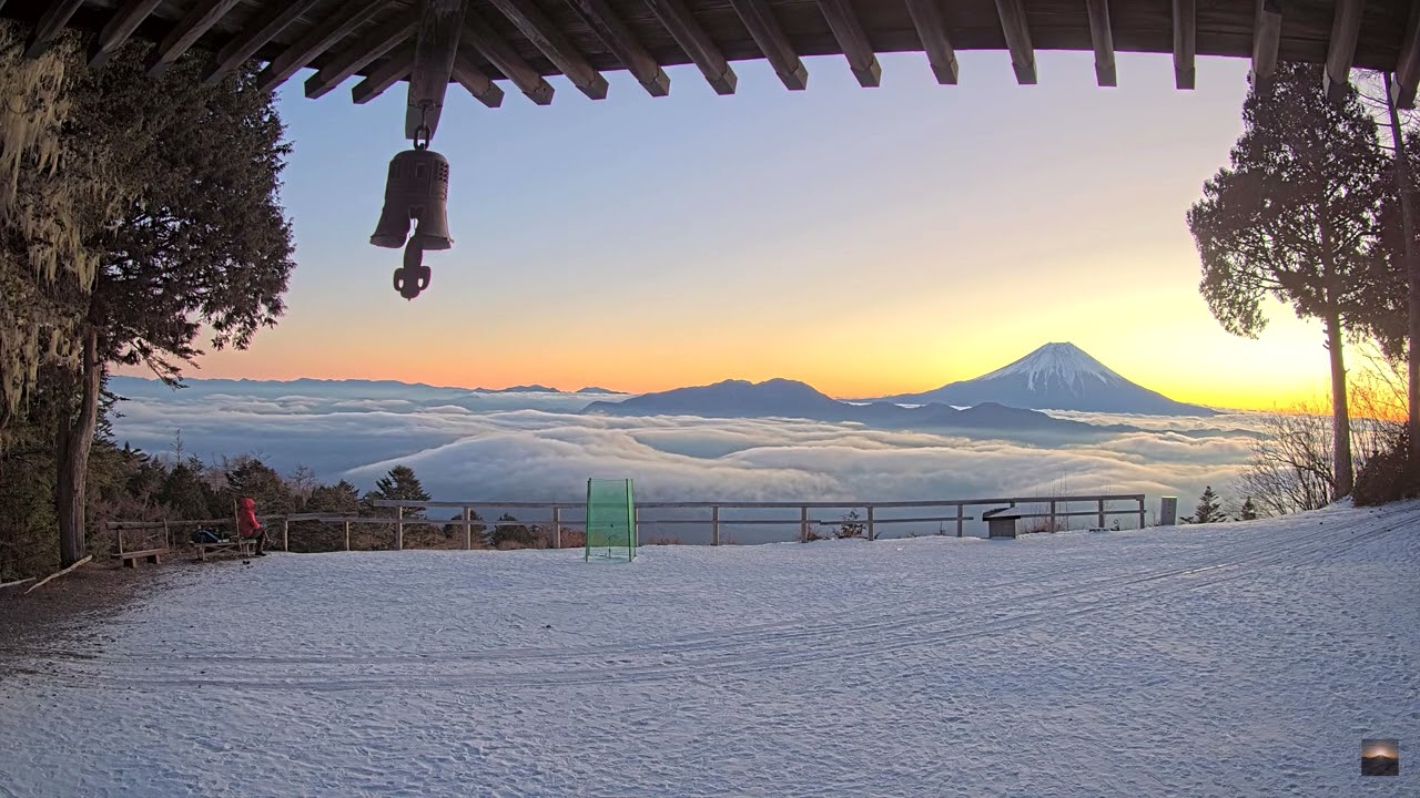 4K】2024年4月26日 七面山（標高1,982m）から見た富士山 - YouTube