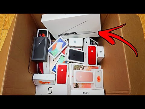 APPLE STORE DUMPSTER DIVING JACKPOT!! FOUND IPHONES!! BIGGEST APPLE STORE IN THE WORLD DUMPSTER DIVE