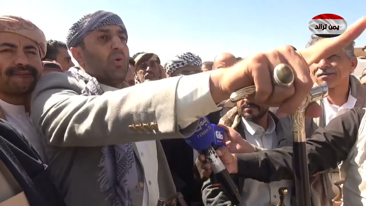 المراغة النقيب الزلب يحضر الجاني الى ساحة السبعين وسط حضور كبير من مشايخ اليمن 