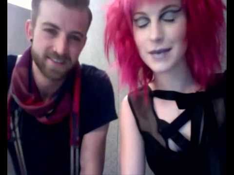 Hayley and Jeremy a few minutes before :Paramore w...