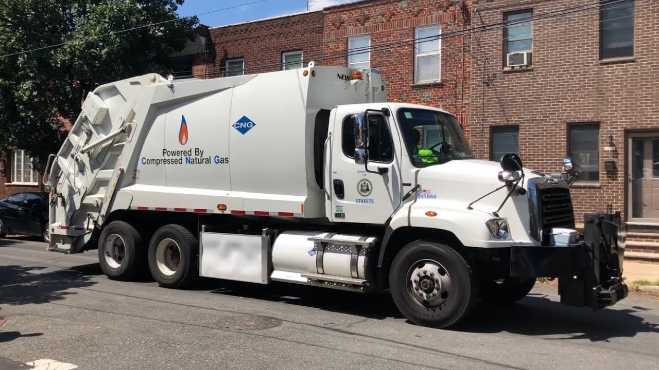 Philadelphia recycling collection with a CNG Freightliner 114SD / New