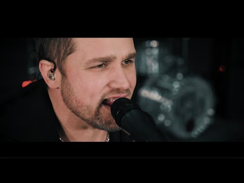 LOSING GRAVITY feat. Timmy Rough - Living in Riddles (Official Video)