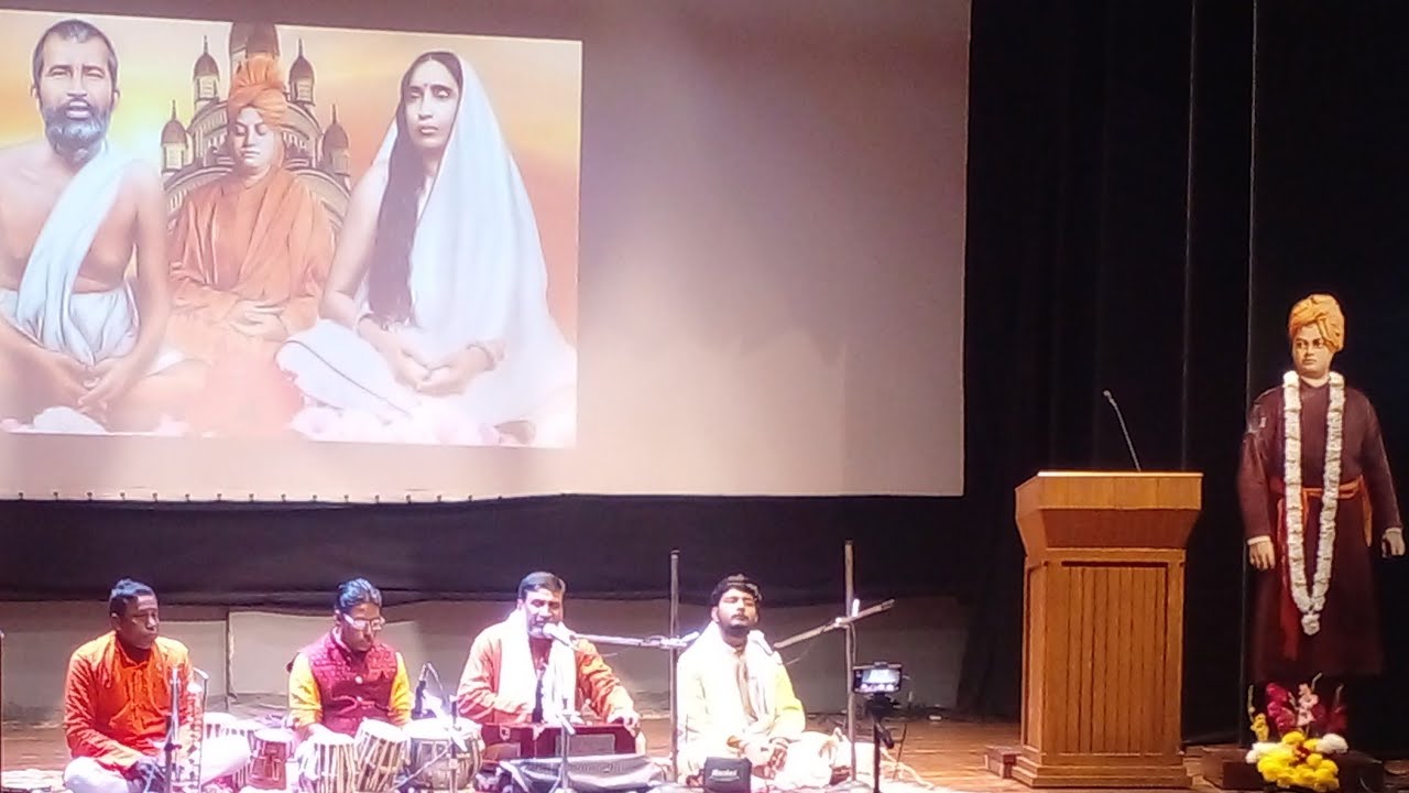 মায়ের কোলে বসেই বিলে (নরেন্দ্রনাথ )প্রথম রামায়ণ আর মহাভারতের গল্প শোনে। 